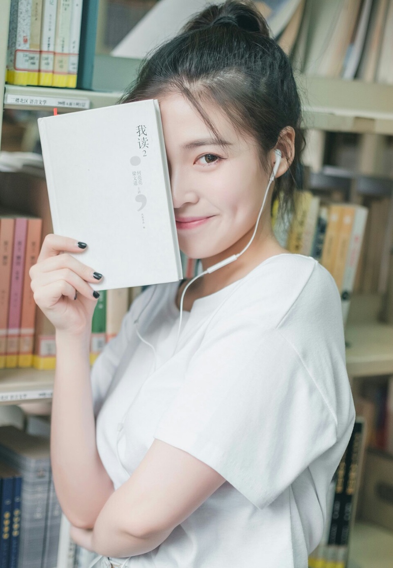 我们为什么需要美女，可能她们改变你的生活习性，让人感这个世界充满期待，虽然当你觉得期待的东西就要得到的时候，她们马上去普度众生，让其他人觉得生活充满期待。——韩寒《像少年啦飞驰》